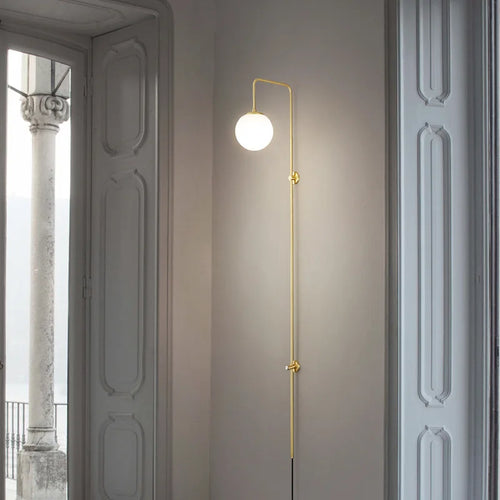 applique murale minimaliste en laiton avec verre blanc - vue 5 sur 9