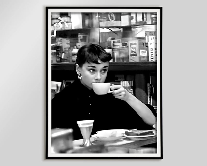 affiche artistique femmes buvant du vin et mangeant des spaghettis