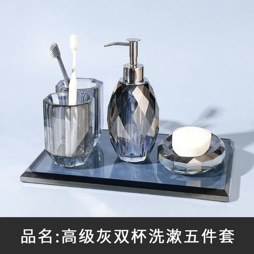 ensemble de produits de toilette en cristal et verre