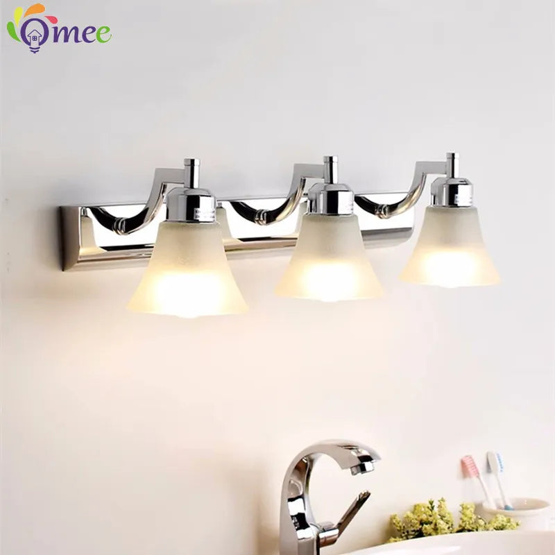Applique murale Rétro cosmétique miroir LED européenne maquillage lumière vanité salle de bains appliques Chrome armoire