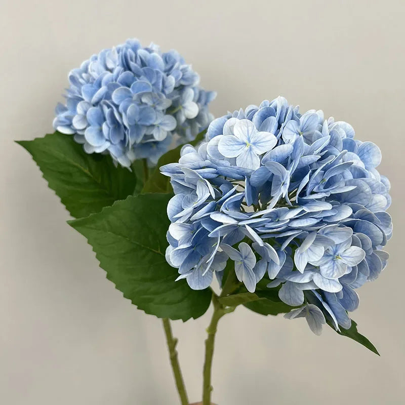 décoration de mariage fleurs artificielles hortensias et roses rouges - vue 11 sur 15
