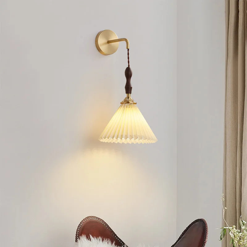 lustre vintage japonais avec abat-jour plissé en noyer - vue 3 sur 12