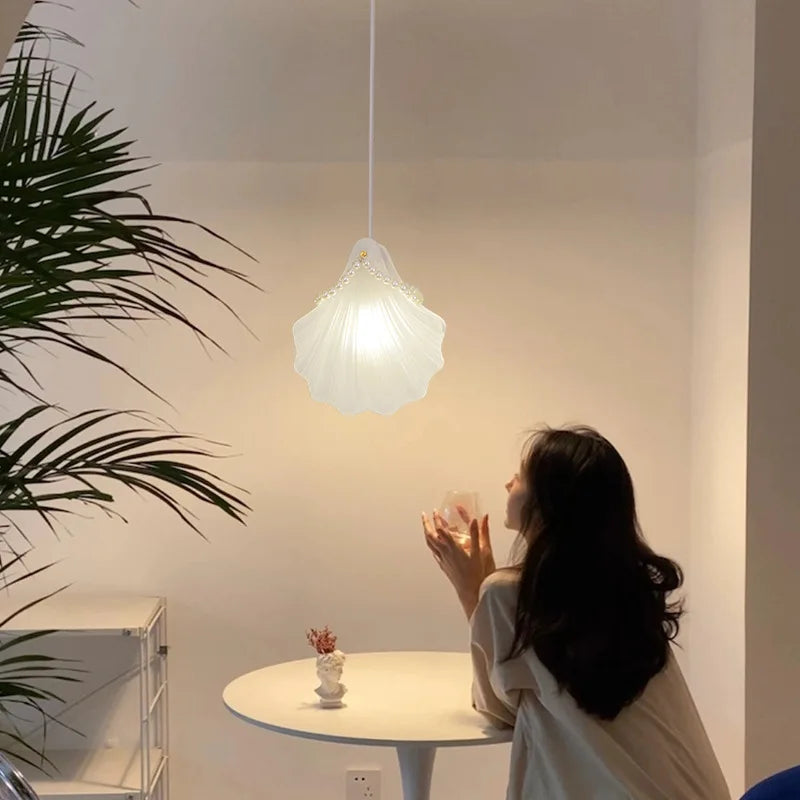 Suspension moderne simple led atmosphère chaleureuse