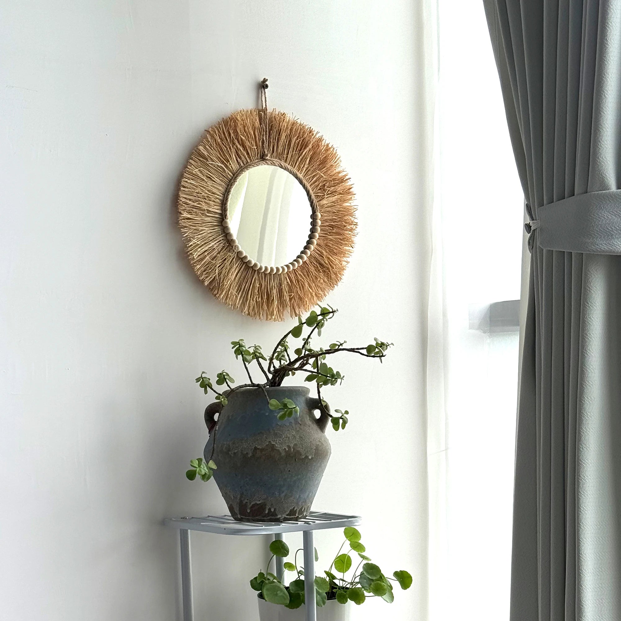 miroir mural bohème en raphia fait main avec perles en bois - vue 3 sur 5