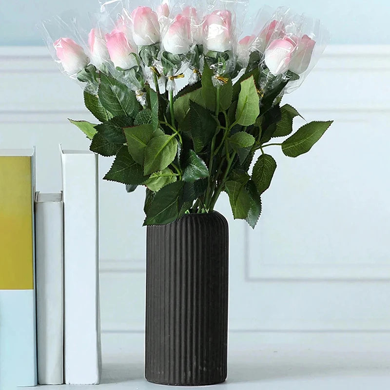 vase en plastique rayé pour arrangement floral décoratif - vue 4 sur 10