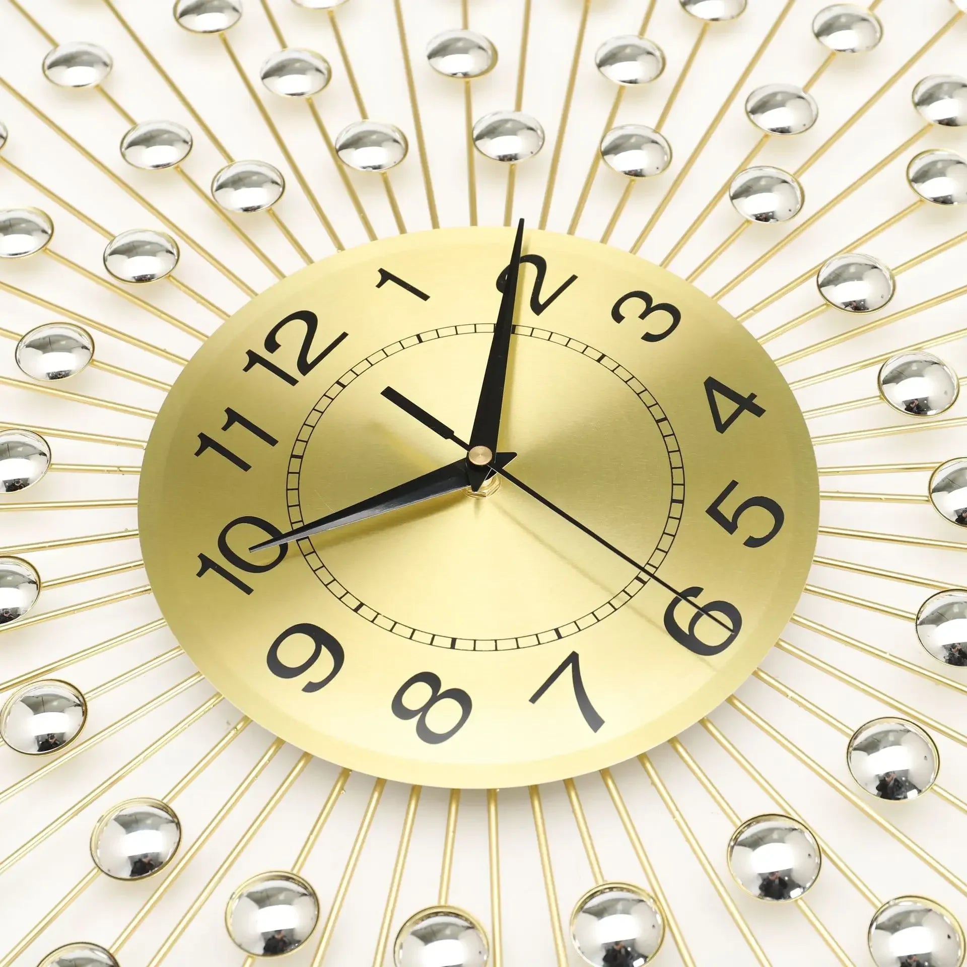 horloge murale en métal design créatif et silencieuse - vue 5 sur 9