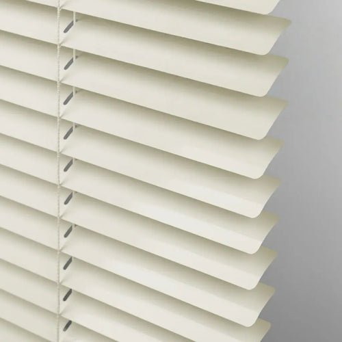 Store vénitien aluminium occultant sans cordon design moderne