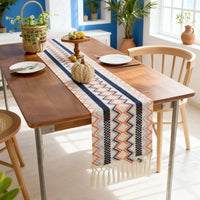 Chemin de table bohème motifs aztèques pompons beige