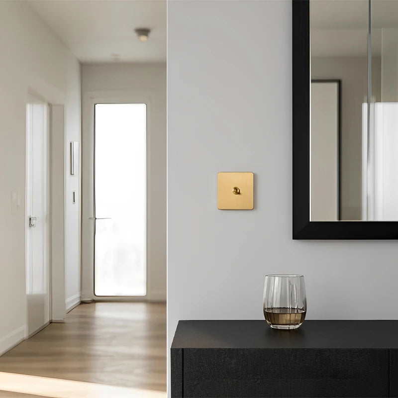 Prise électrique et double USB type C en acier doré brossé et bords arrondis