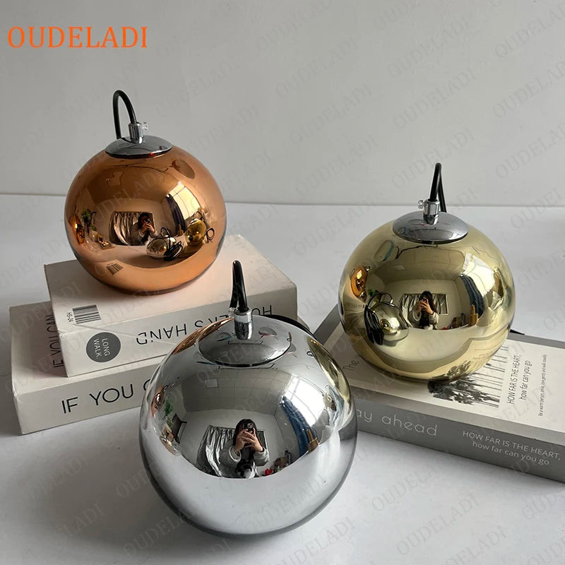 Suspension vintage loft boule de verre plaqué or et argent - vue 6 sur 9