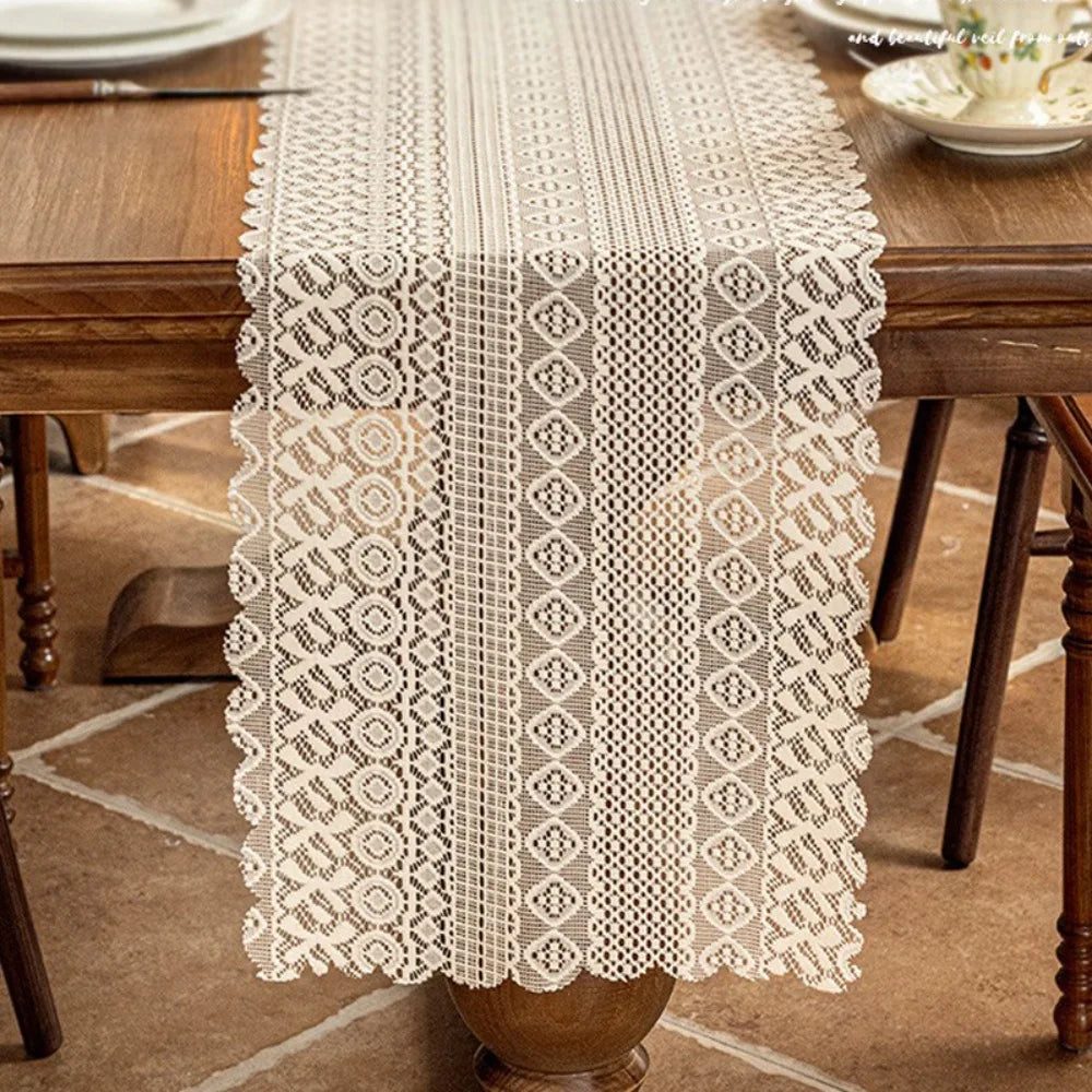 Chemin de table dentelle ajourée style vintage romantique - vue 5 sur 7