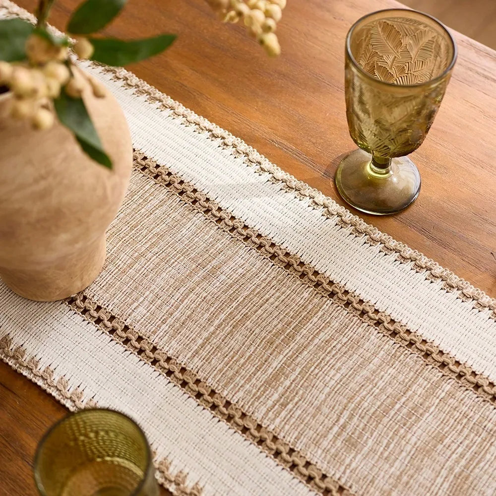 Chemin de table vert rayures bohème pompons tissé main - vue 5 sur 6