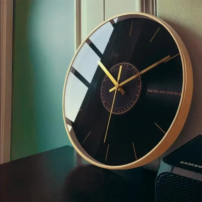 horloge murale moderne en métal esthétique et silencieuse - vue 4 sur 17