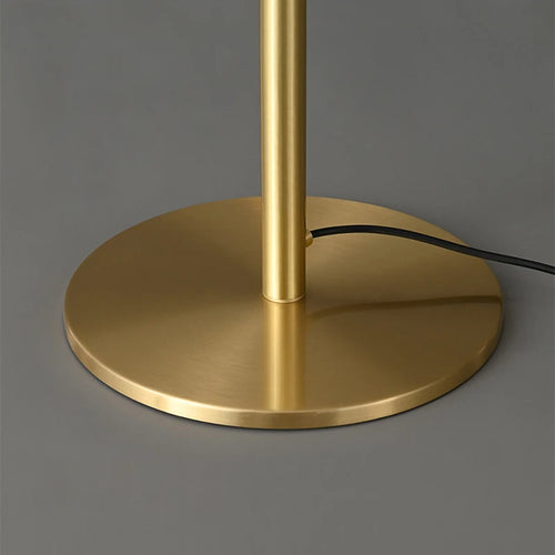 lampadaire minimaliste pour lecture et étude