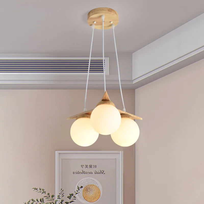 lustre en bois nordique avec boule en verre blanc - vue 5 sur 8