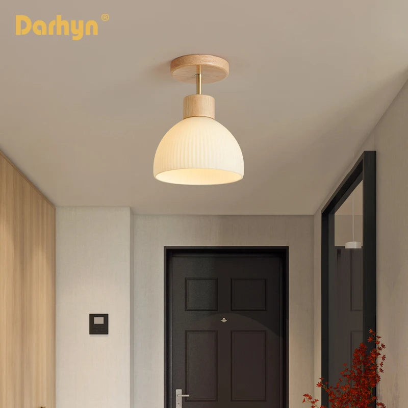 lustre en bois simple avec abat-jour en verre - vue 3 sur 12