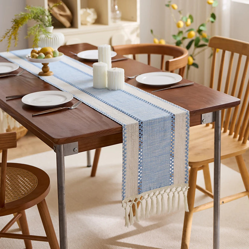 Chemin de table rayé bohème beige à pompons