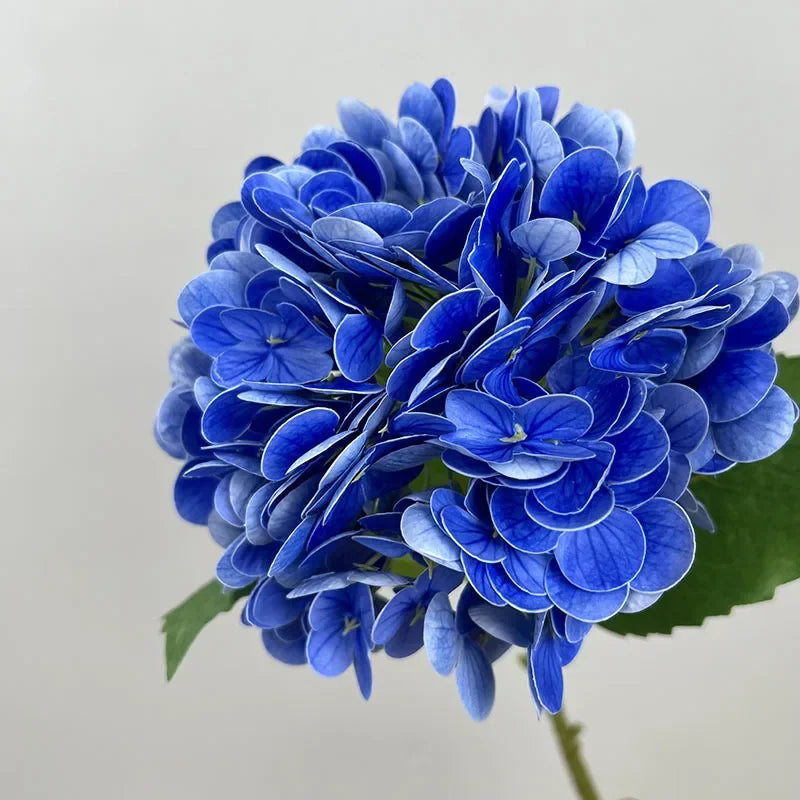 décoration de mariage fleurs artificielles hortensias et roses rouges - vue 15 sur 15