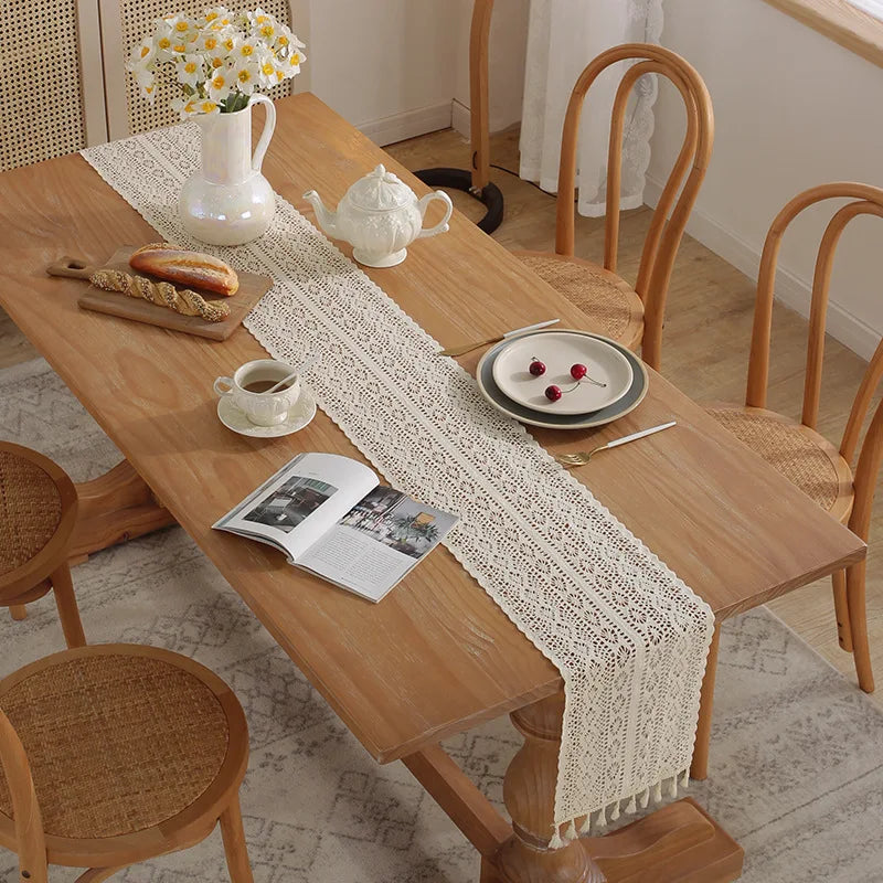 Chemin de table beige dentelle crochet vintage pompons - vue 5 sur 7
