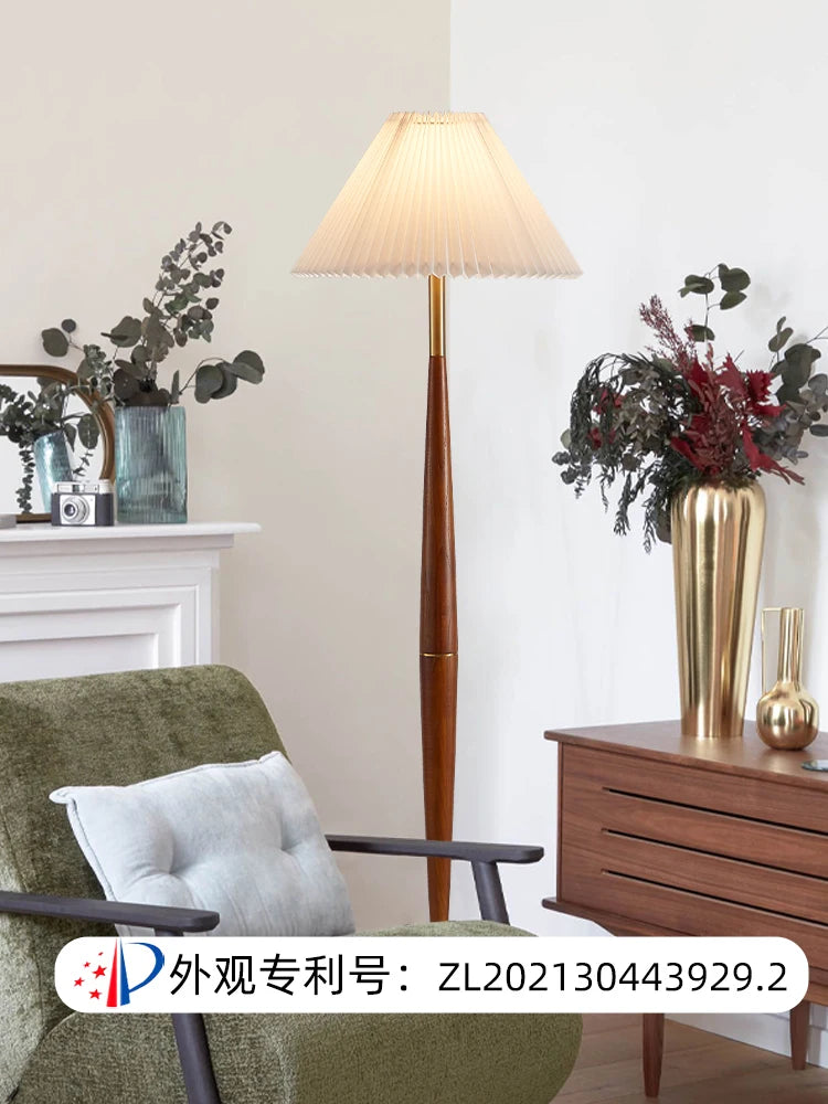 lampadaire moderne en bois de noyer et tissu décoratif - vue 4 sur 17