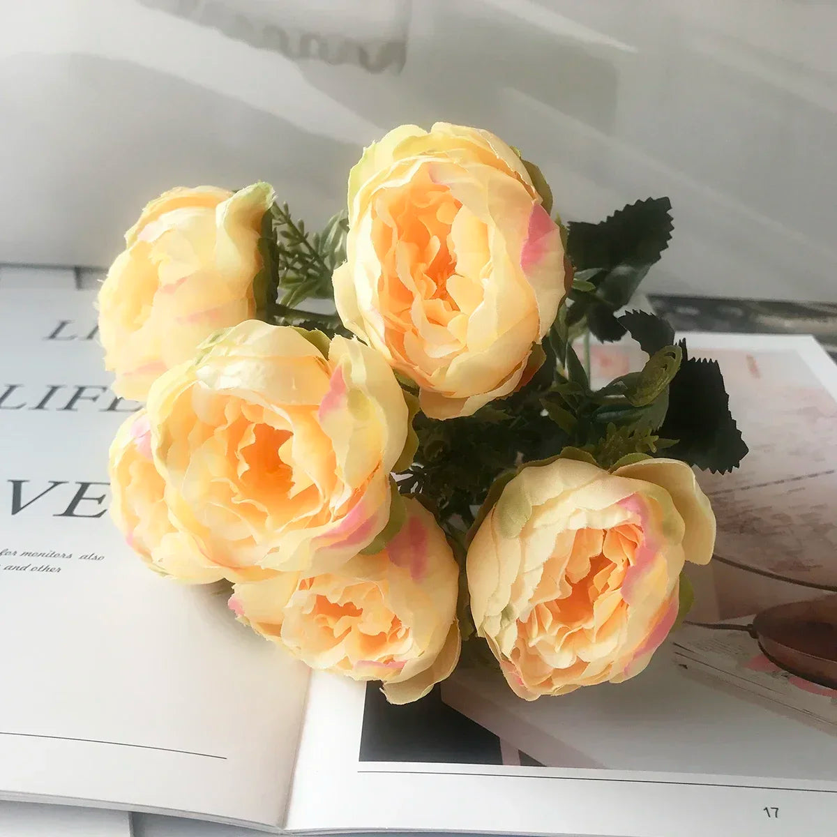 petit bouquet de fleurs artificielles pour décorations printanières et festives - vue 29 sur 34