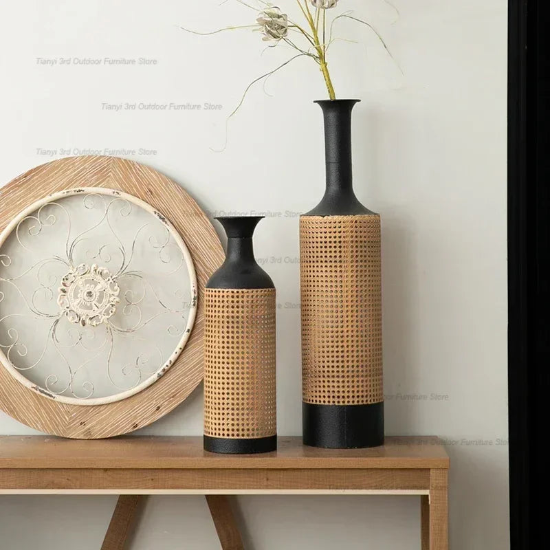 vase sur pied nordique en fer forgé vintage décor intérieur