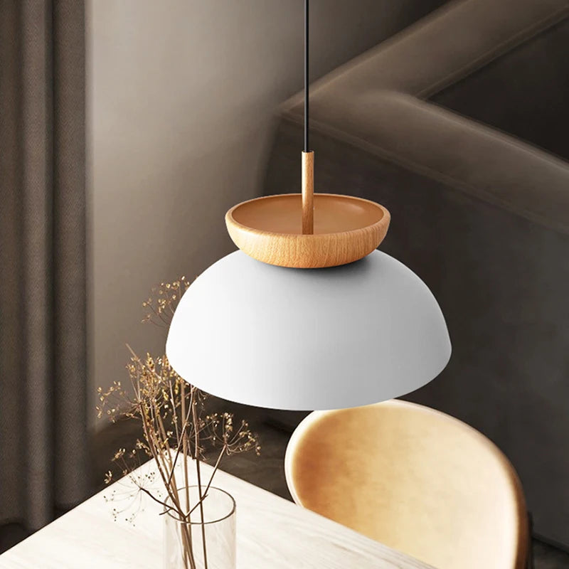 Suspension moderne à leds en bois avec abat-jour métal minimaliste