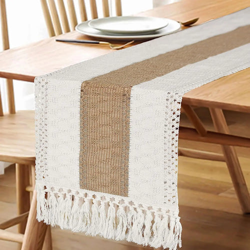 Chemin de table boheme beige motifs geometriques pompons
