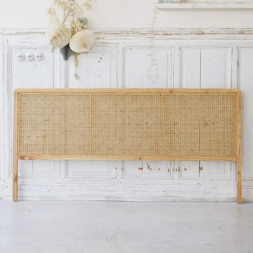 tête de lit vintage en rotin avec sangles décoratives