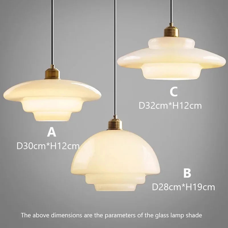 suspension décorative en verre de lait style nordique moderne - vue 4 sur 9