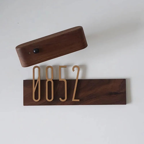DIY Customizable Number Walnut Wood Retro, Decorative Plaque Charge Inductive Lighting for Entrance Door, Bedroom, Living Room - vue 4 sur 7