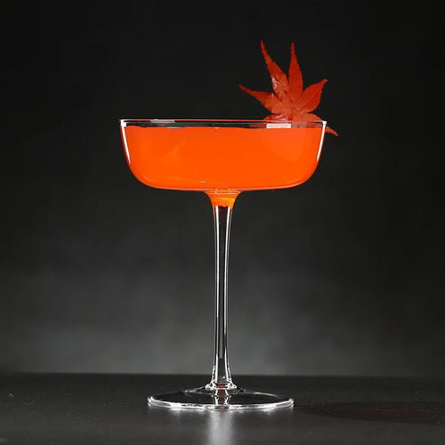 Verres elegants a pied pour cocktails champagne vin
