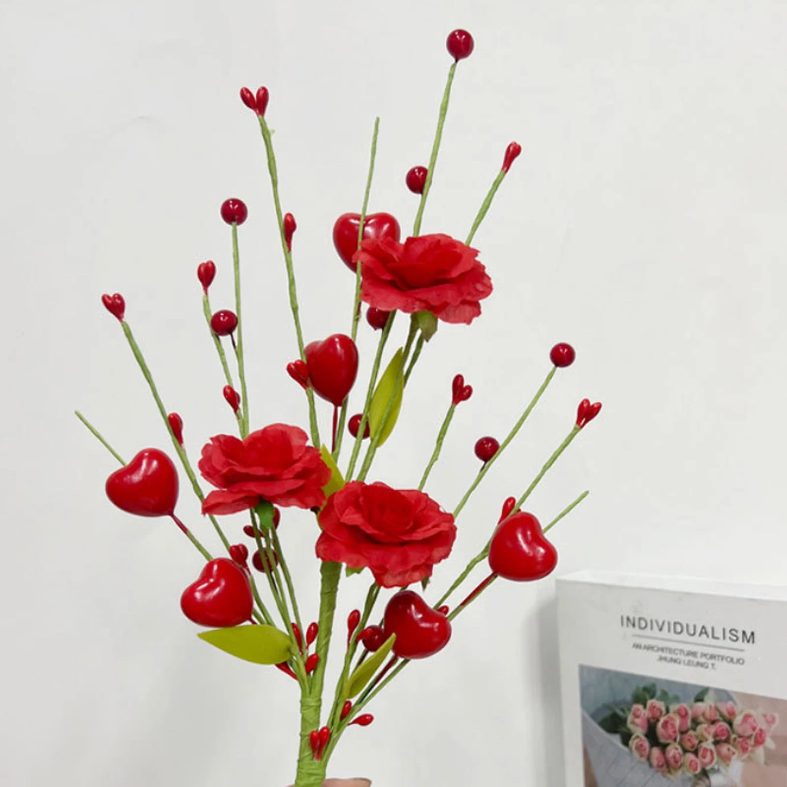 décoration de saint-valentin branche de rose artificielle avec baies d'amour - vue 4 sur 10