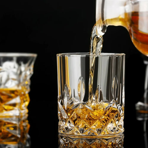 Verres cristal gravés élégants pour table fêtes maison