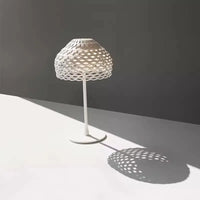 lampe de sol led minimaliste pour un éclairage chaleureux