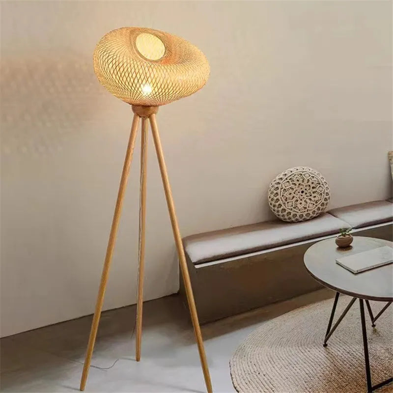 Lampadaire Vintage en bois avec trépied