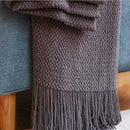 Plaid tricot nordique à carreaux avec pompons doux