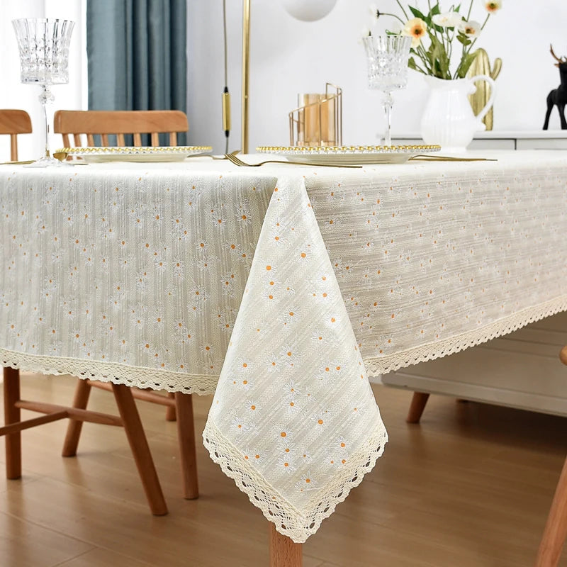 Nappe style champêtre dentelle marguerite avec pompons table