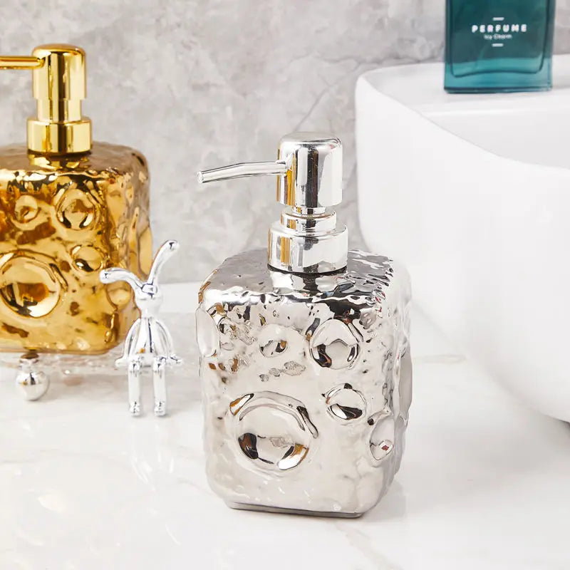 bouteille en céramique dorée décor lune pour lotion - vue 4 sur 11