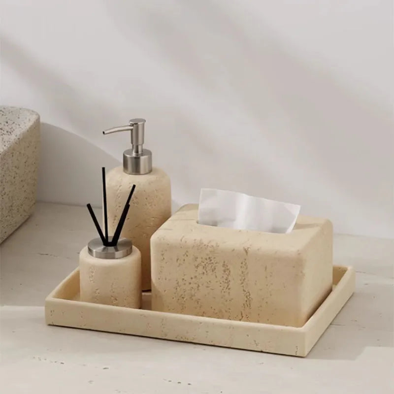 bouteille de désinfectant et accessoires de salle de bain luxe - vue 4 sur 19