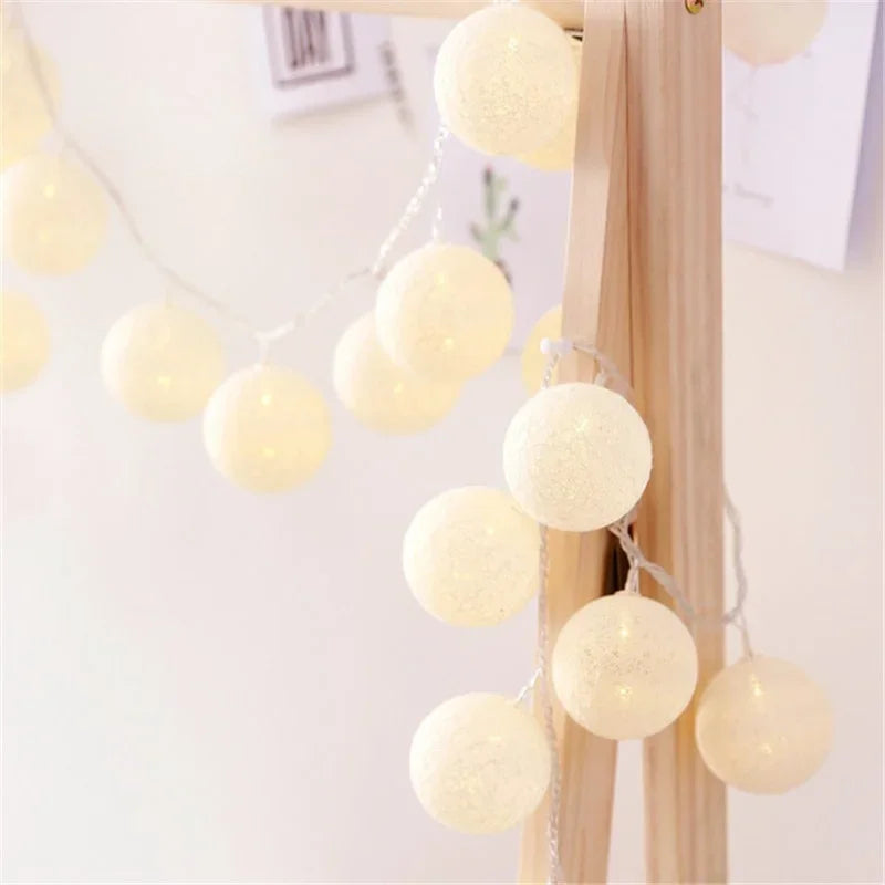 Cotton Ball Garland Lights String, Fairy Lights, Christmas, XmasHoliday Wedding Party, Baby Bed, Outdoor Decorations, 6m, 40 LED - vue 3 sur 16