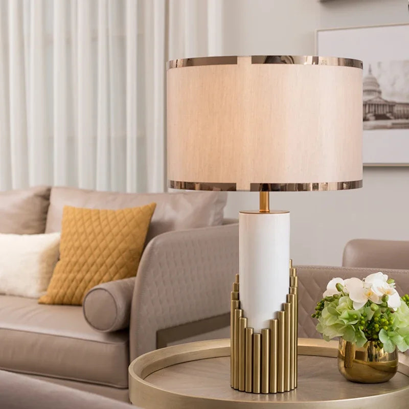 lampe à poser nordique moderne avec pied en marbre et abat-jour tissu - vue 5 sur 7