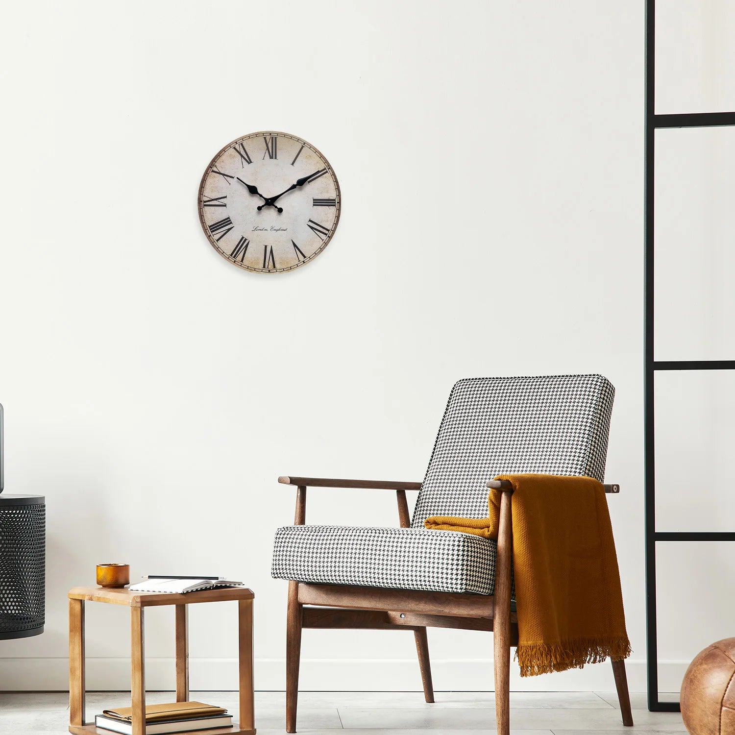 horloge murale en bois rétro avec chiffres romains décorative et silencieuse - vue 7 sur 7