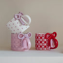 Mug ceramique anse noeud motif coeur damier original