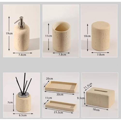 bouteille de désinfectant et accessoires de salle de bain luxe