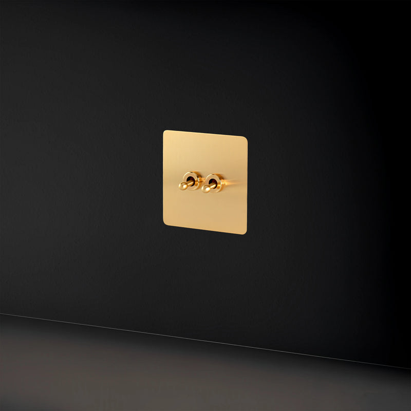 Prise électrique et double USB type C en acier doré brossé et bords arrondis