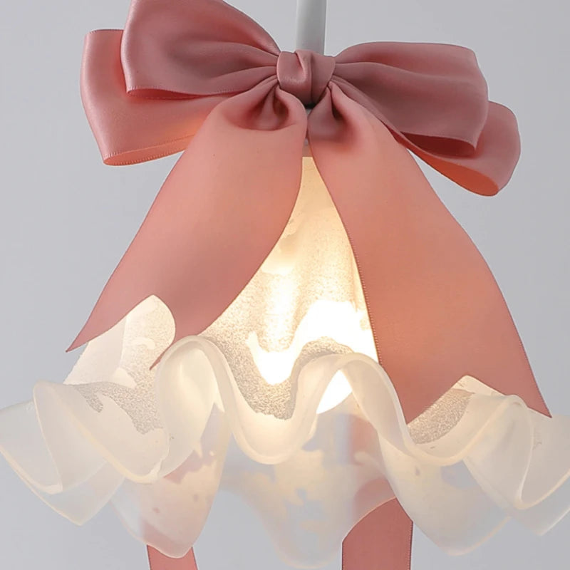 suspension moderne en verre pour chambre de petite fille - vue 6 sur 7