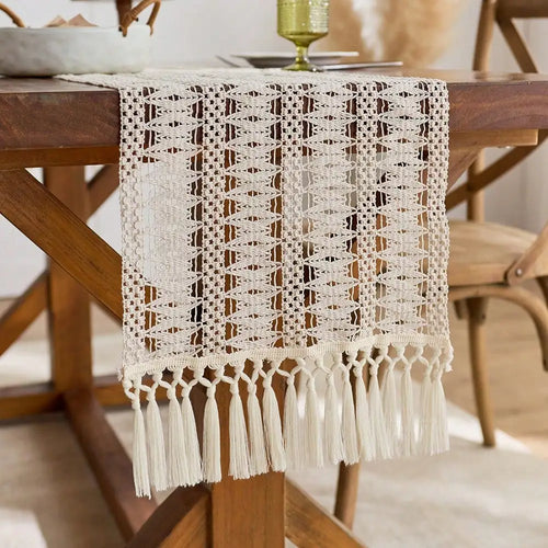 Chemin de table boheme beige a pompons decoratif