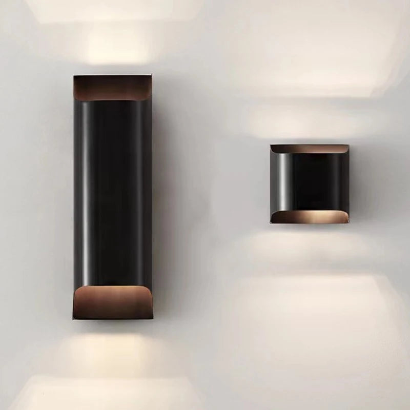 Applique murale LED en laiton au design moderne