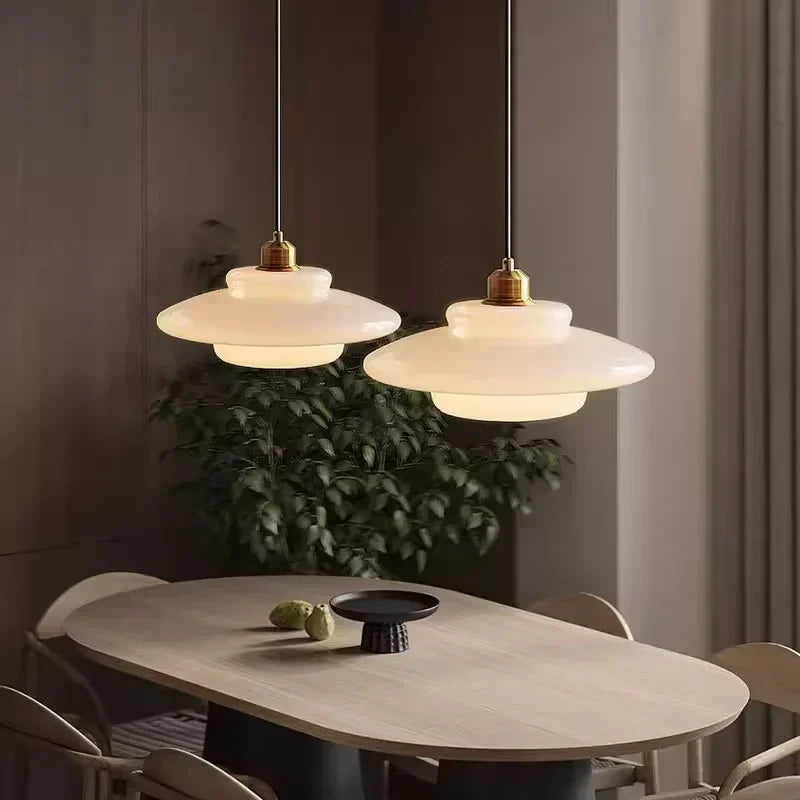 suspension décorative en verre de lait style nordique moderne - vue 3 sur 9